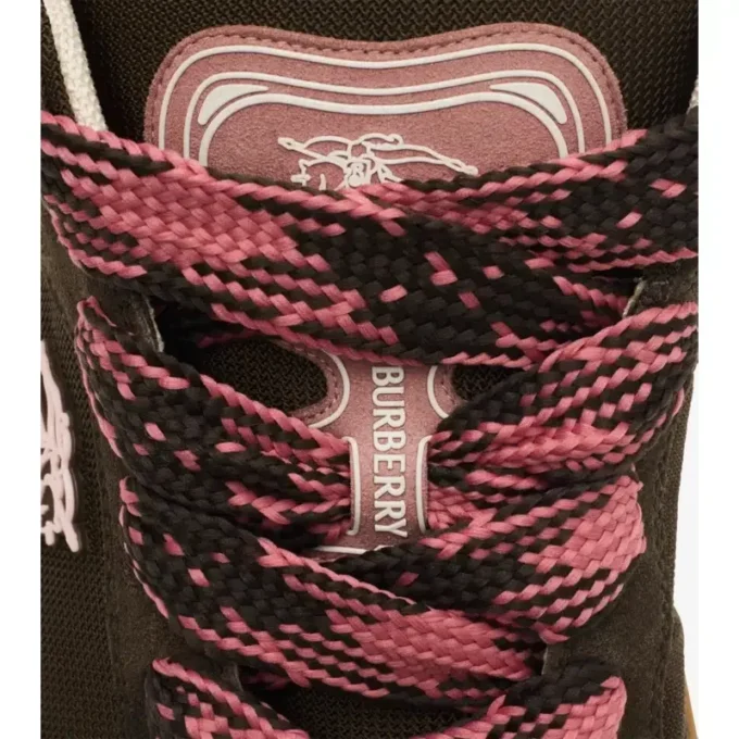 Arc-Sneaker aus Wildleder und Mesh