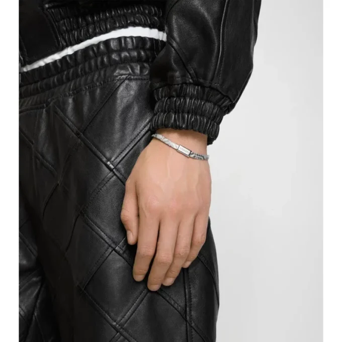 Armband mit eingraviertem Karomuster 
