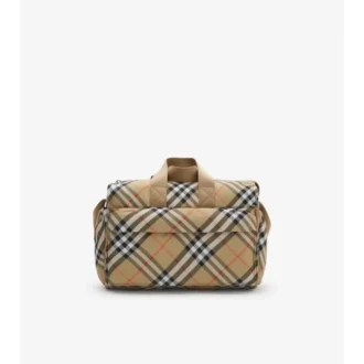 baby wickeltasche mit karomuster 1 1 330x330 - Baby-Wickeltasche mit Karomuster