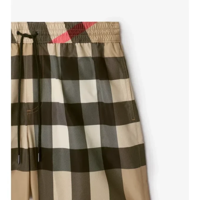 Badehose mit Karomuster