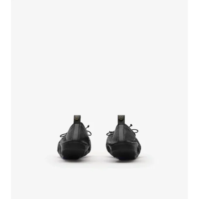 Ballerinas aus kariertem Leder in Beige 