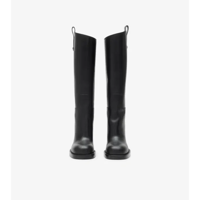 Cavalier-Stiefel mit Absatz aus Leder