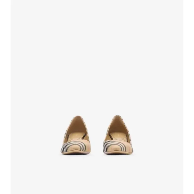 Check Dame Pumps