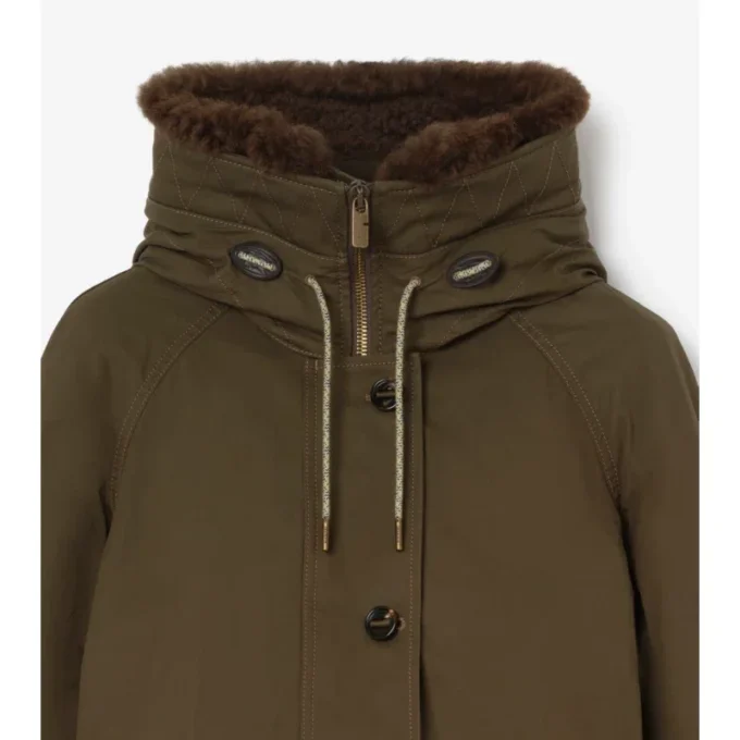 Gabardine-Parka mit Lammfellbesatz