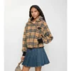 Kurze Kapuzenjacke aus Karofleece