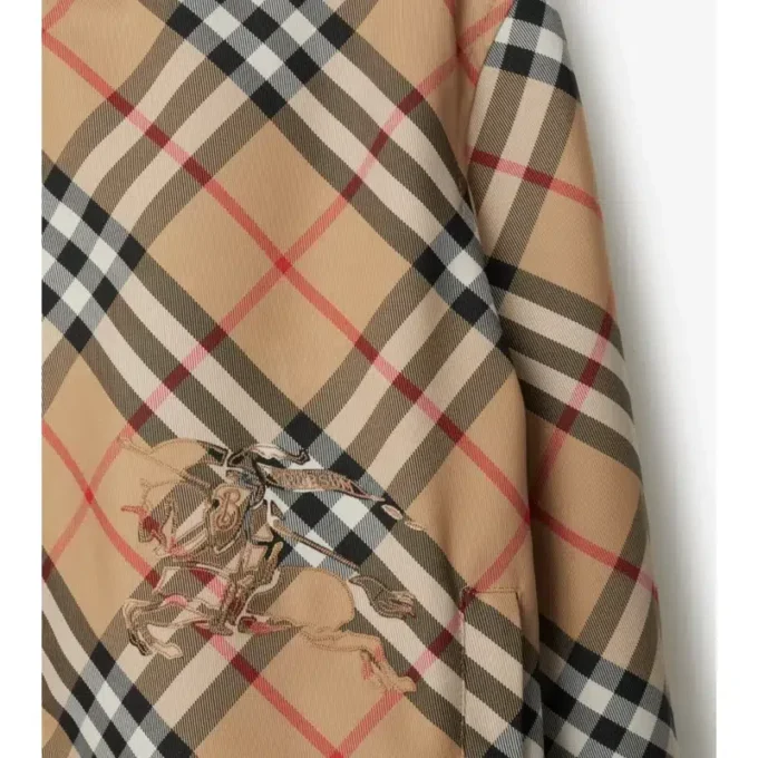 Kurze, wendbare Jacke mit Karomuster