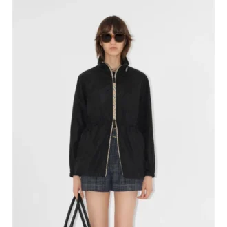 Kurzer Nylon-Parka mit Karomuster