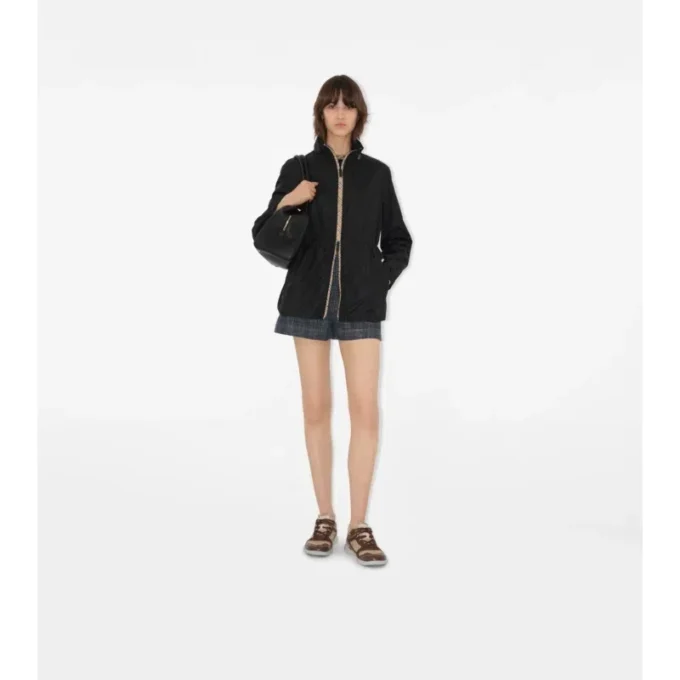 Kurzer Nylon-Parka mit Karomuster