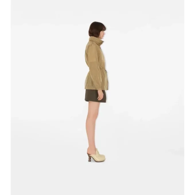 Kurzer Nylon-Parka mit Karomuster