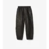Lederhose mit kursivem Logo