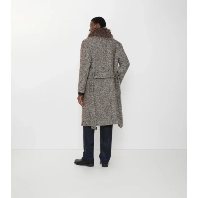 Maßgeschneiderter Mantel aus einer Woll-Mohair-Mischung