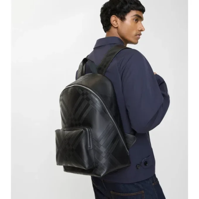 Rucksack mit geprägter Karomusterung