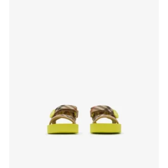 Sandalen mit Karomuster
