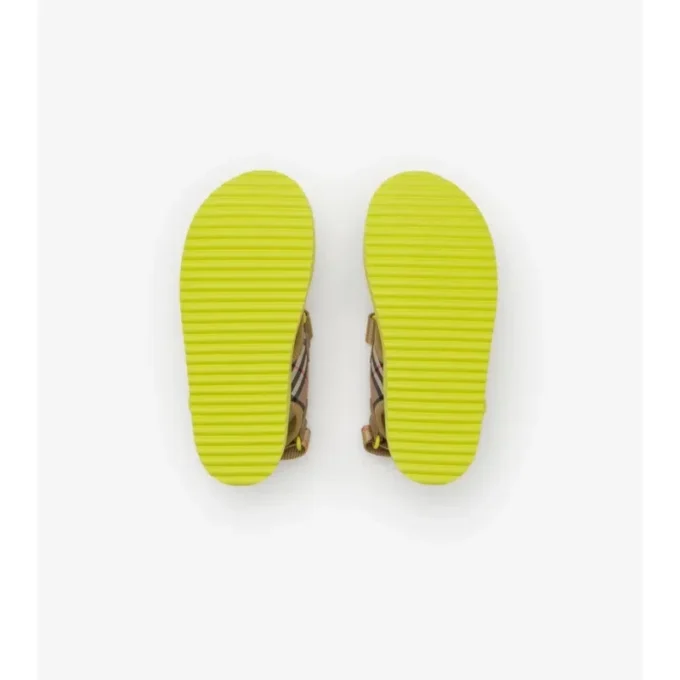 Sandalen mit Karomuster