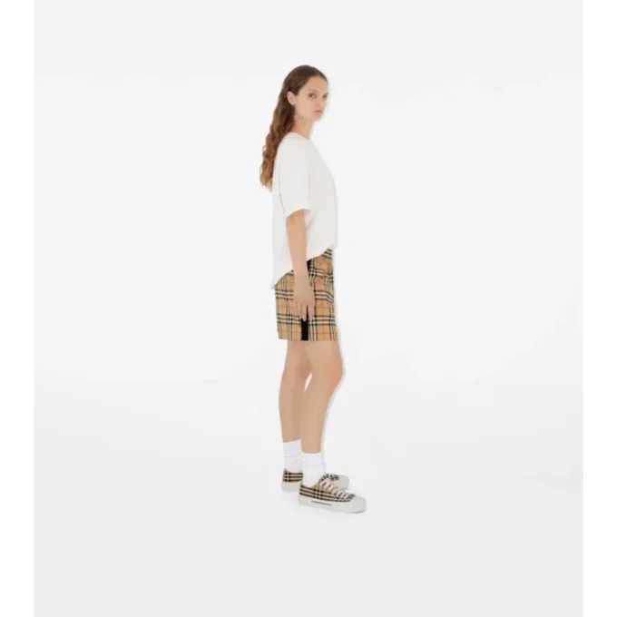 Shorts aus Baumwoll-Karostoff
