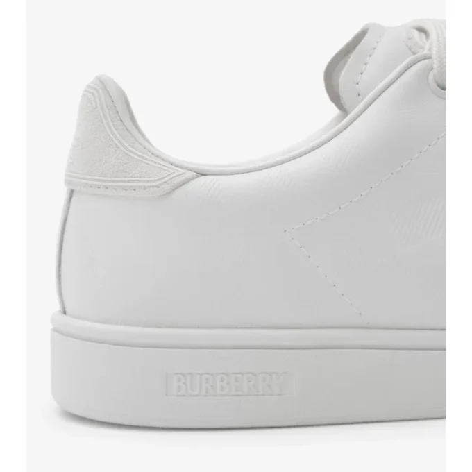Sneaker aus geprägtem Leder mit Karomuster
