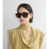 Sonnenbrille mit geprägtem Karomuster