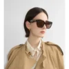 Sonnenbrille mit quadratischem Rahmen und Check-Muster-Intarsien