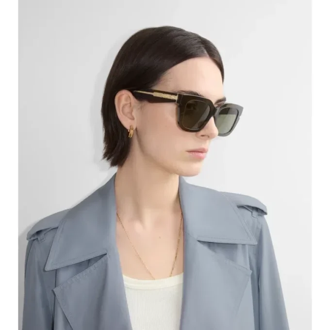 Sonnenbrille mit quadratischem Rahmen und Check-Muster-Intarsien