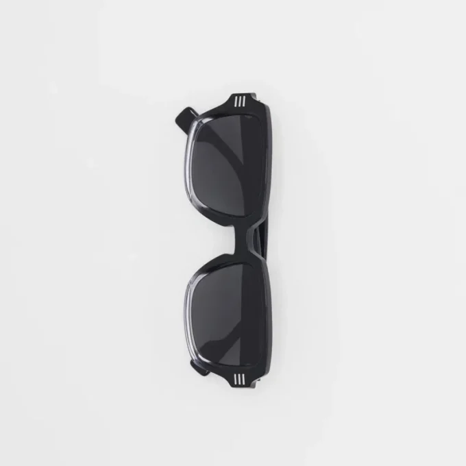 Sonnenbrille mit rechteckigem Rahmen und Logo-Detail