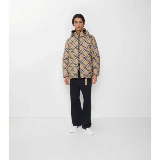 Wendbare Daunenjacke mit Kapuze und Karomuster