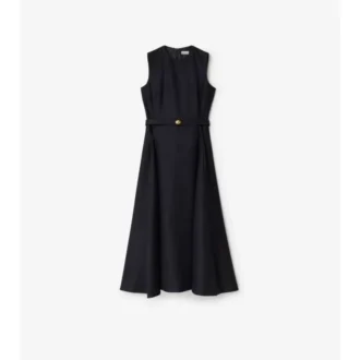 Wollkleid mit Gürtel und Karomuster